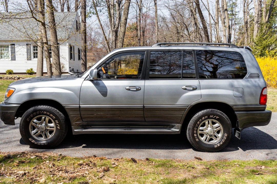 2002 Lexus LX 2nd Gen - Image 2 of 31
