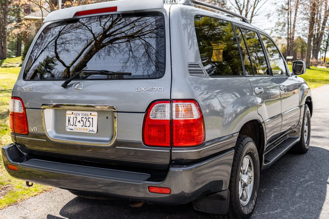 2002 Lexus LX 2nd Gen - Image 6 of 31