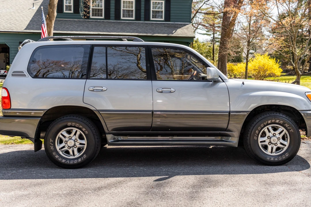 2002 Lexus LX 2nd Gen - Image 7 of 31