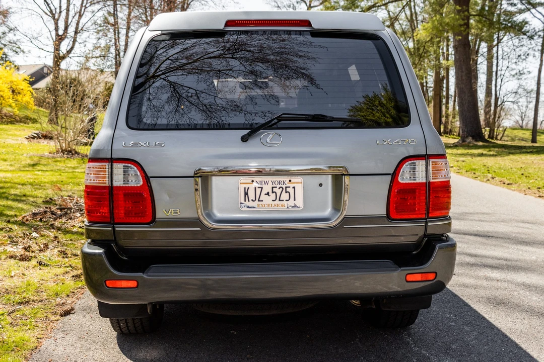 2002 Lexus LX 2nd Gen - Image 4 of 31