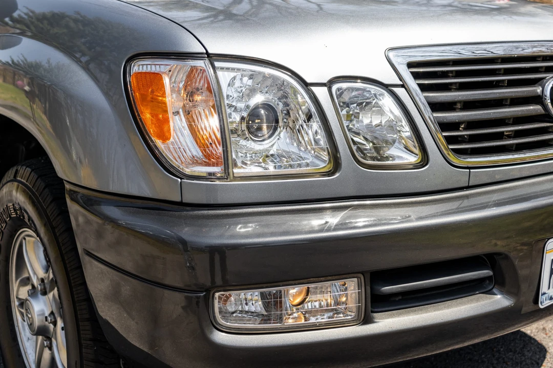 2002 Lexus LX 2nd Gen - Image 17 of 31