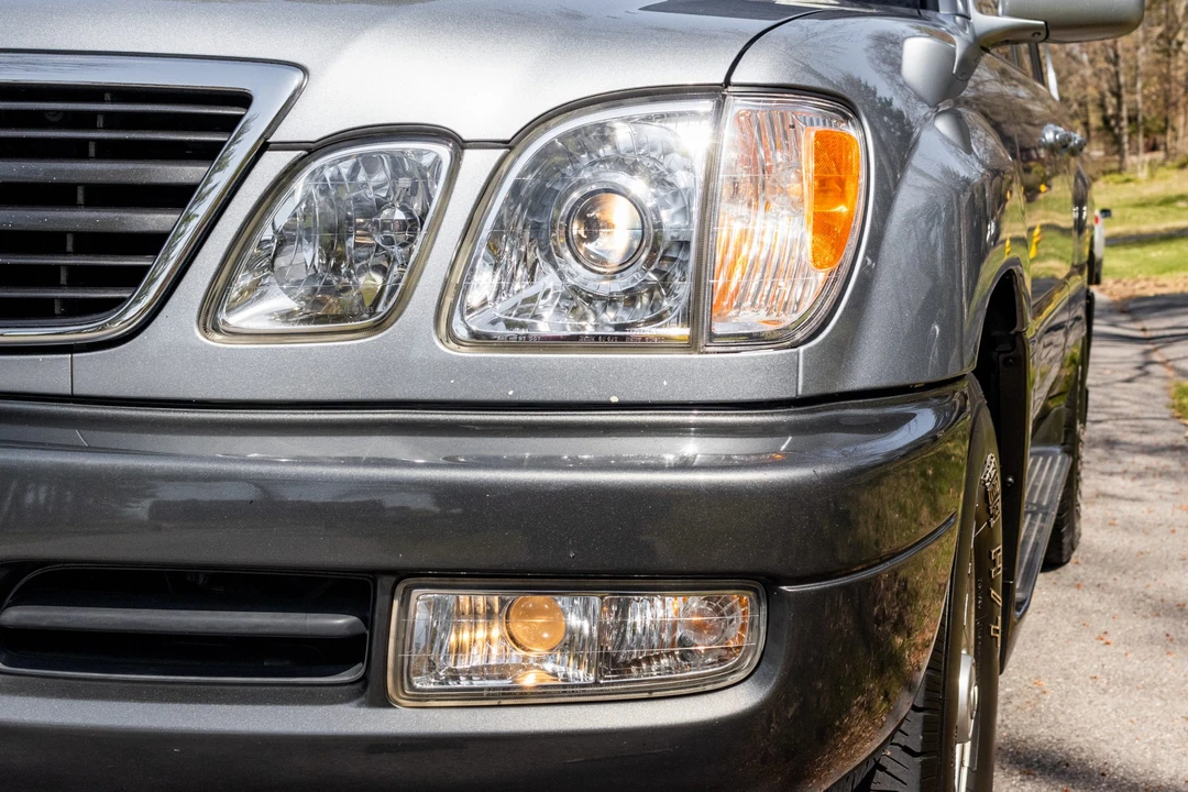 2002 Lexus LX 2nd Gen - Image 18 of 31