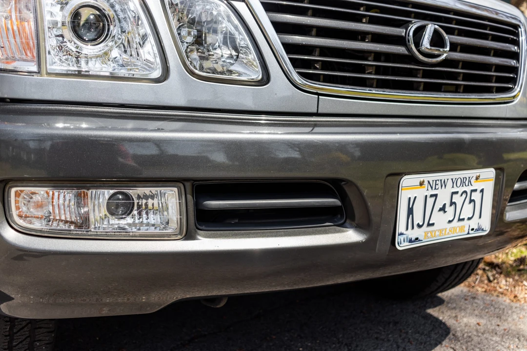 2002 Lexus LX 2nd Gen - Image 19 of 31