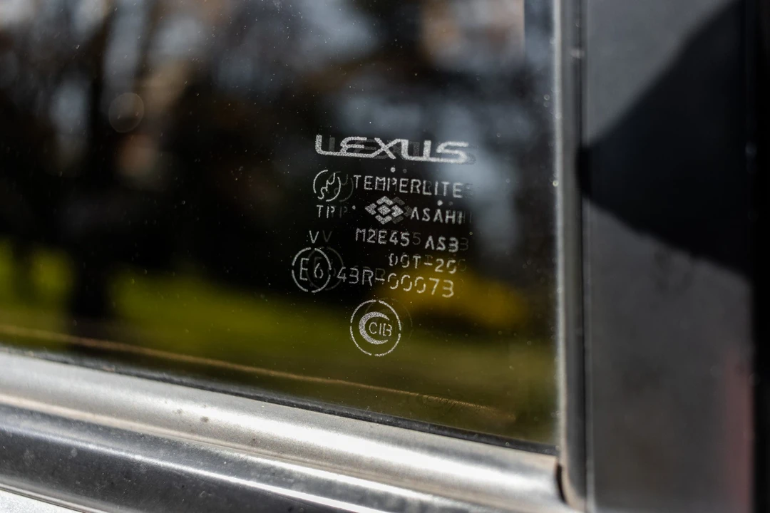 2002 Lexus LX 2nd Gen - Image 25 of 31
