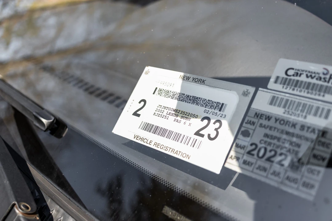 2002 Lexus LX 2nd Gen - Image 22 of 31