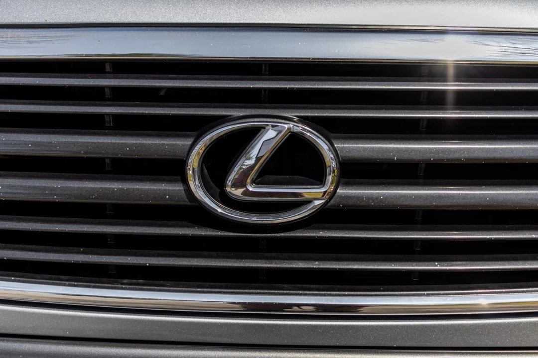 2002 Lexus LX 2nd Gen - Image 20 of 31
