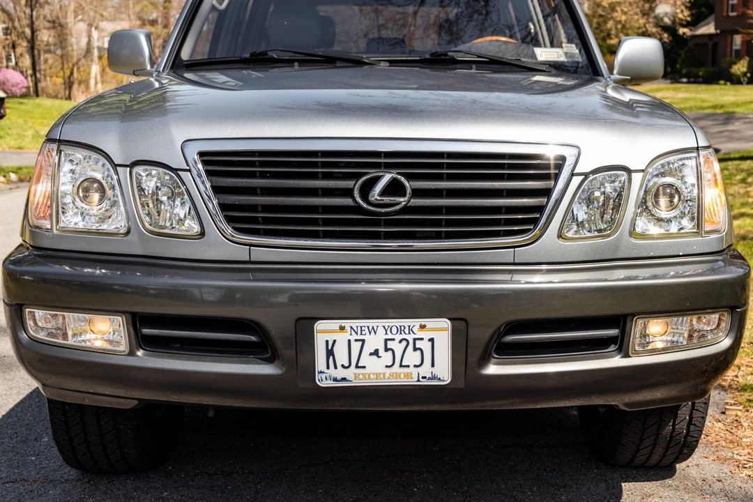 2002 Lexus LX 2nd Gen - Image 10 of 31