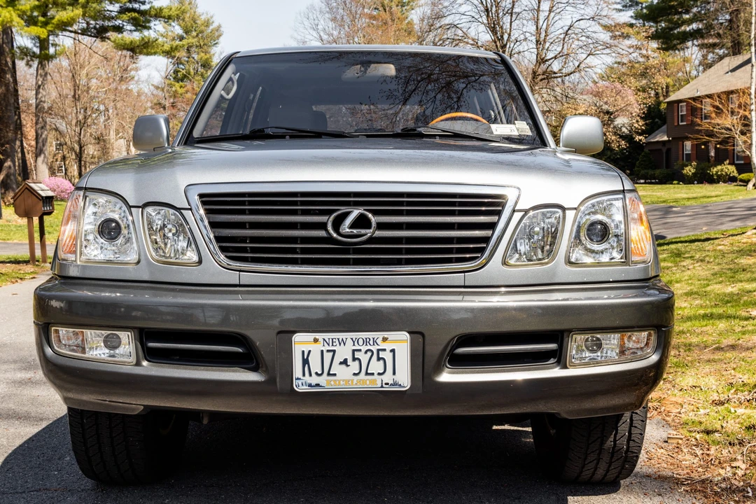 2002 Lexus LX 2nd Gen - Image 9 of 31