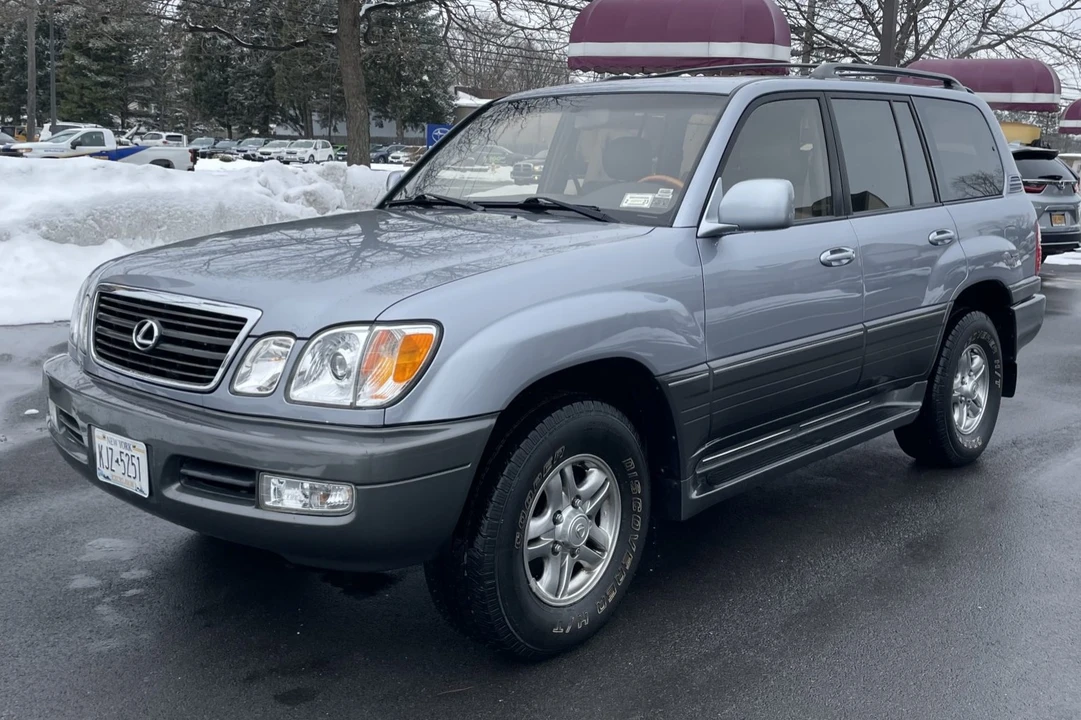 2002 Lexus LX 2nd Gen - Image 12 of 31