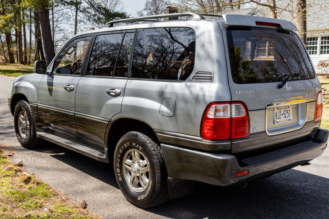 2002 Lexus LX 2nd Gen - Image 3 of 31