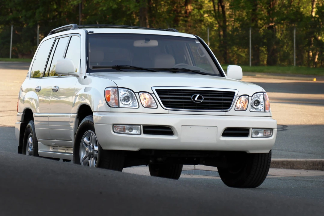 2002 Lexus LX 2nd Gen - Image 6 of 31
