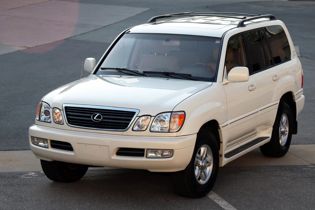 2002 Lexus LX 2nd Gen - Image 2 of 31