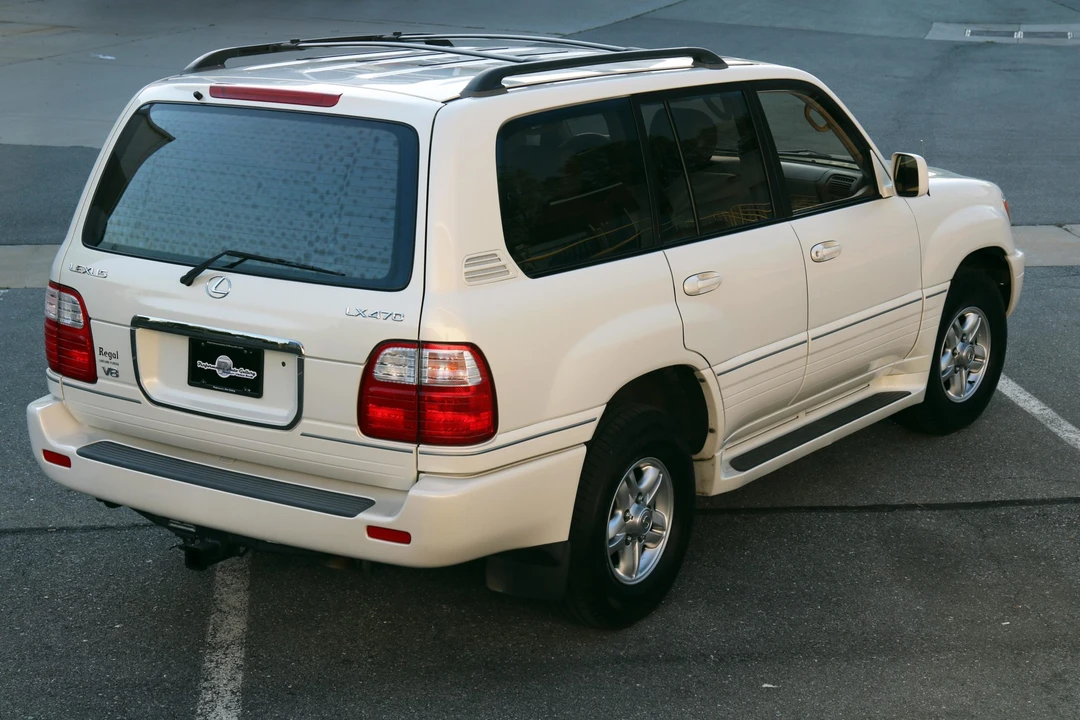 2002 Lexus LX 2nd Gen - Image 9 of 31