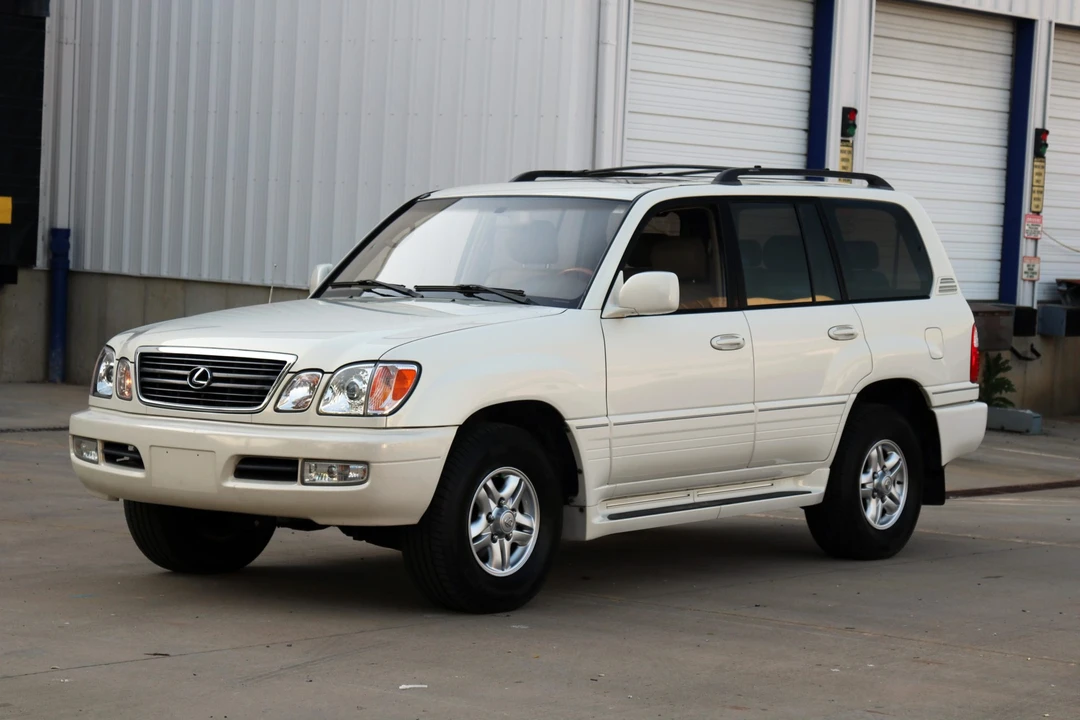 2002 Lexus LX 2nd Gen - Image 4 of 31
