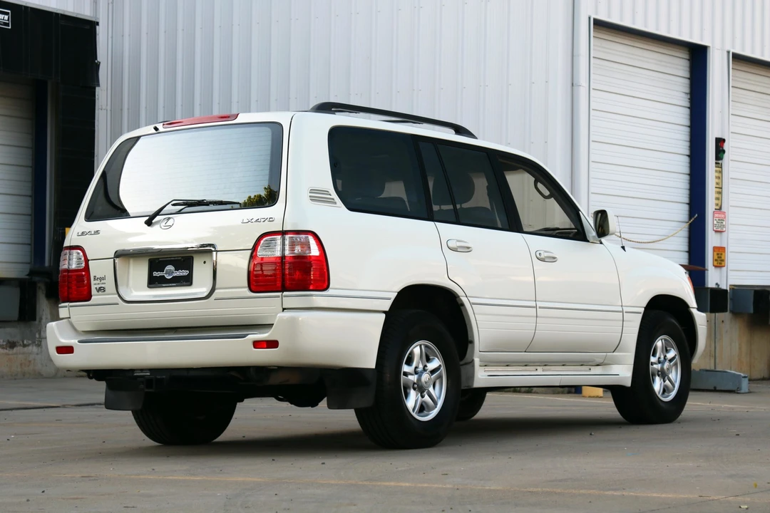 2002 Lexus LX 2nd Gen - Image 10 of 31