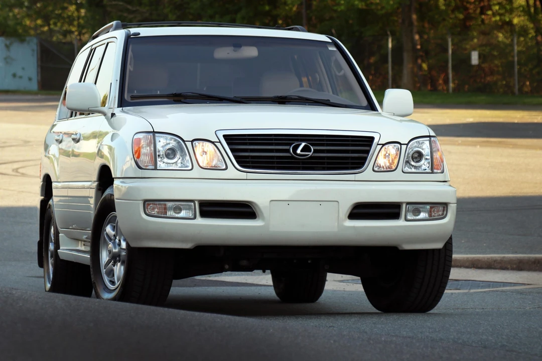 2002 Lexus LX 2nd Gen - Image 7 of 31