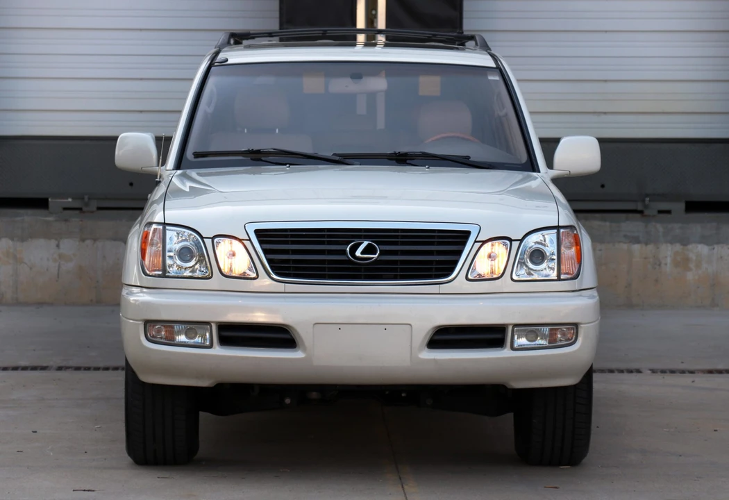 2002 Lexus LX 2nd Gen - Image 5 of 31