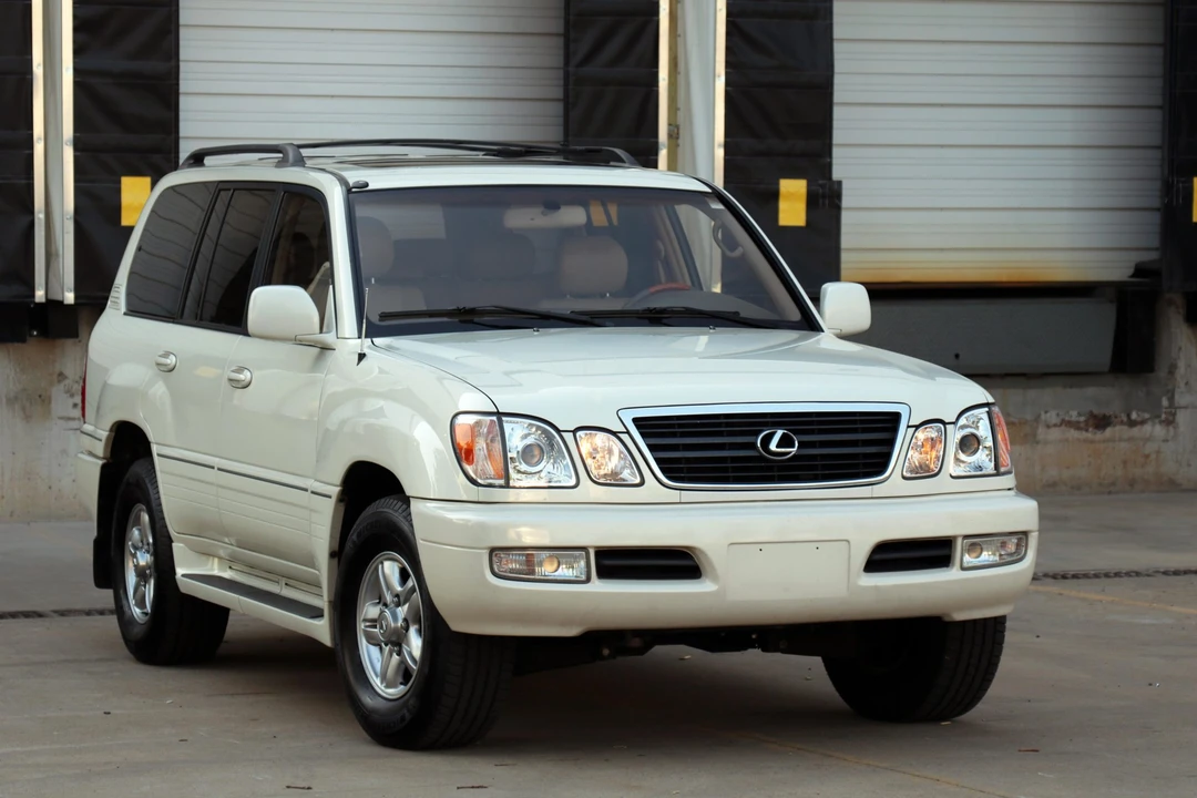 2002 Lexus LX 2nd Gen - Image 8 of 31