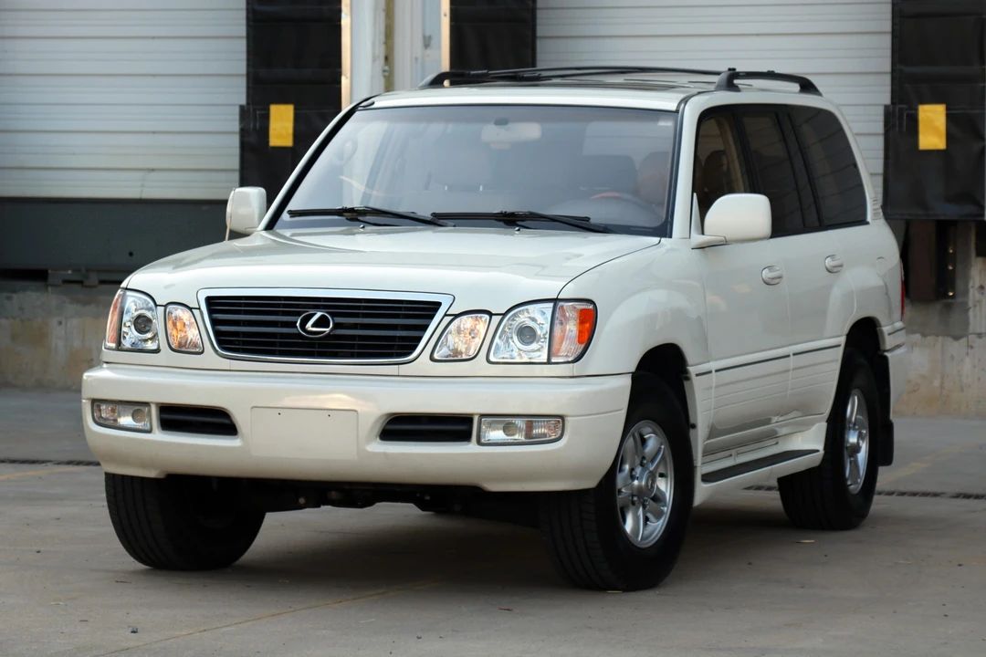 2002 Lexus LX 2nd Gen - Image 3 of 31