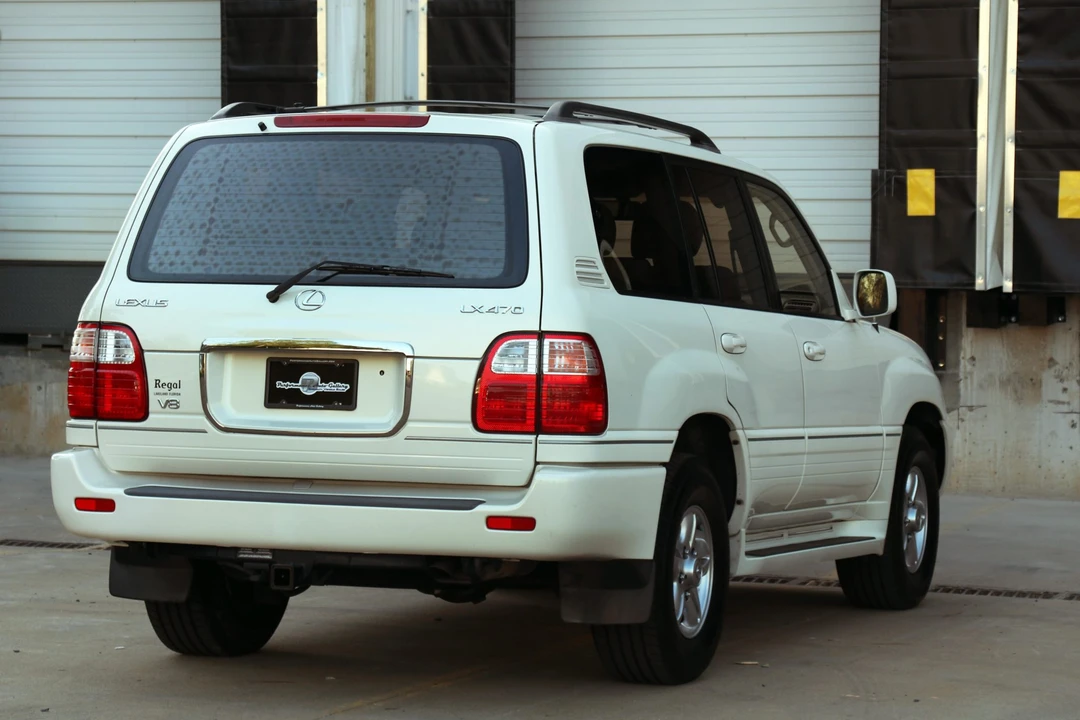 2002 Lexus LX 2nd Gen - Image 12 of 31