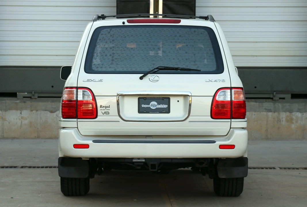 2002 Lexus LX 2nd Gen - Image 13 of 31