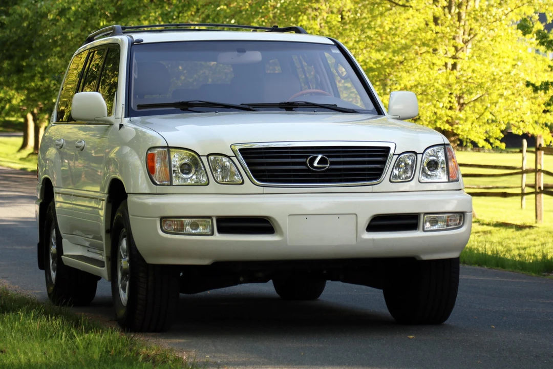 2002 Lexus LX 2nd Gen - Image 17 of 31