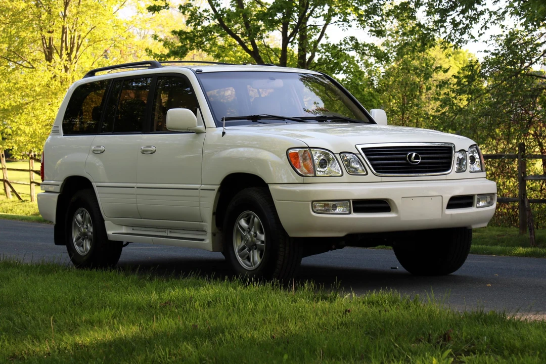 2002 Lexus LX 2nd Gen - Image 18 of 31
