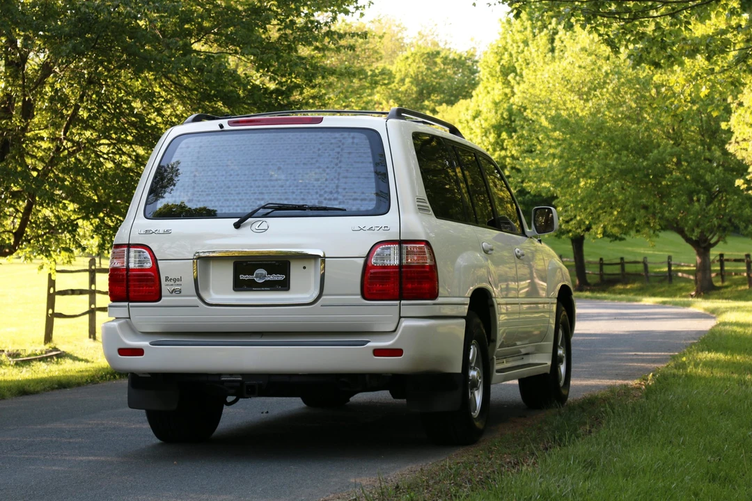 2002 Lexus LX 2nd Gen - Image 21 of 31