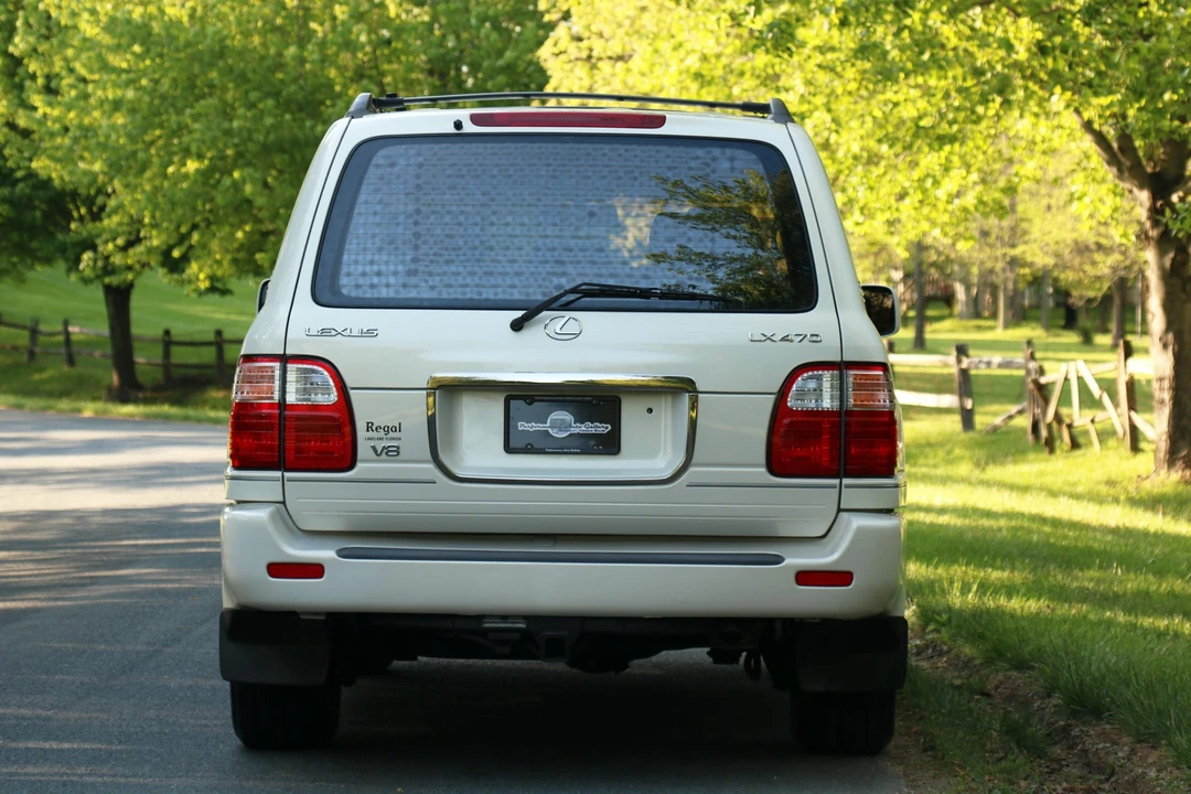 2002 Lexus LX 2nd Gen - Image 23 of 31
