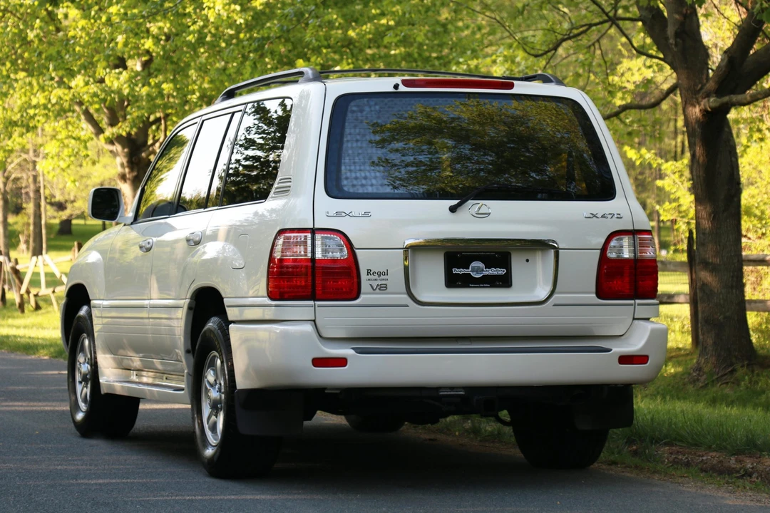 2002 Lexus LX 2nd Gen - Image 24 of 31