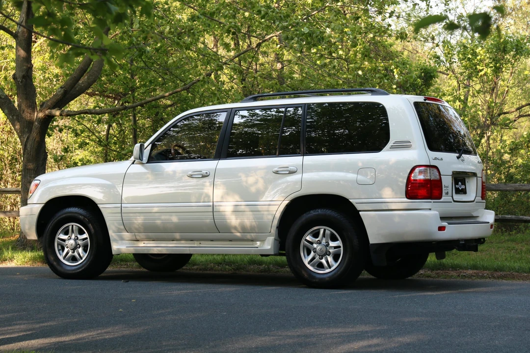 2002 Lexus LX 2nd Gen - Image 26 of 31