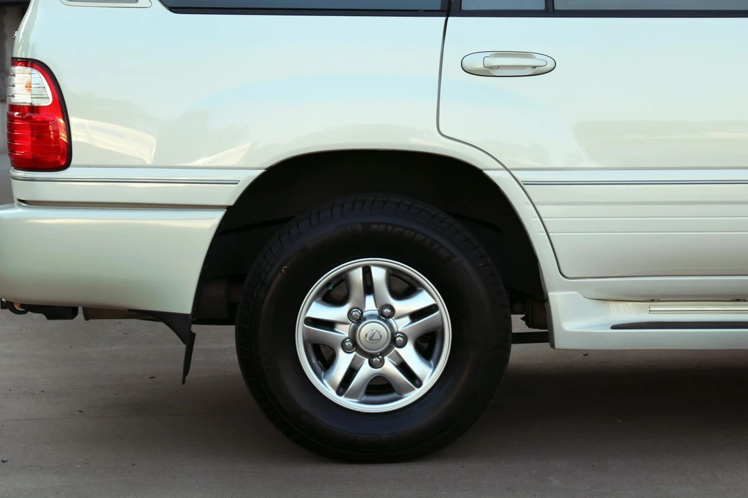 2002 Lexus LX 2nd Gen - Image 30 of 31