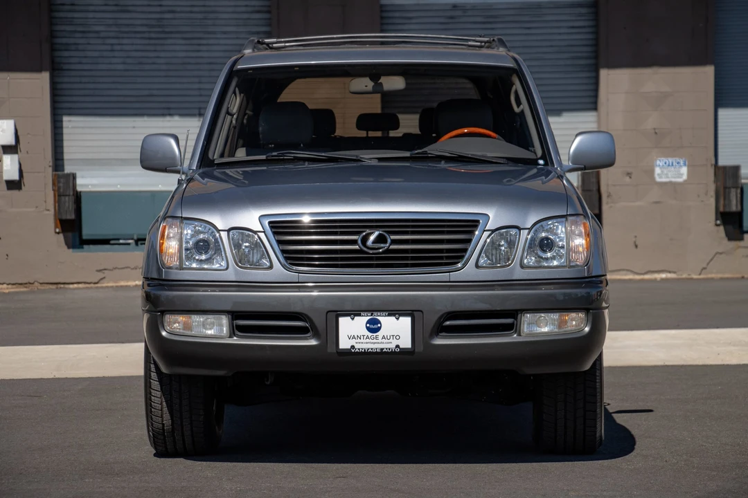 2002 Lexus LX 2nd Gen - Image 15 of 31