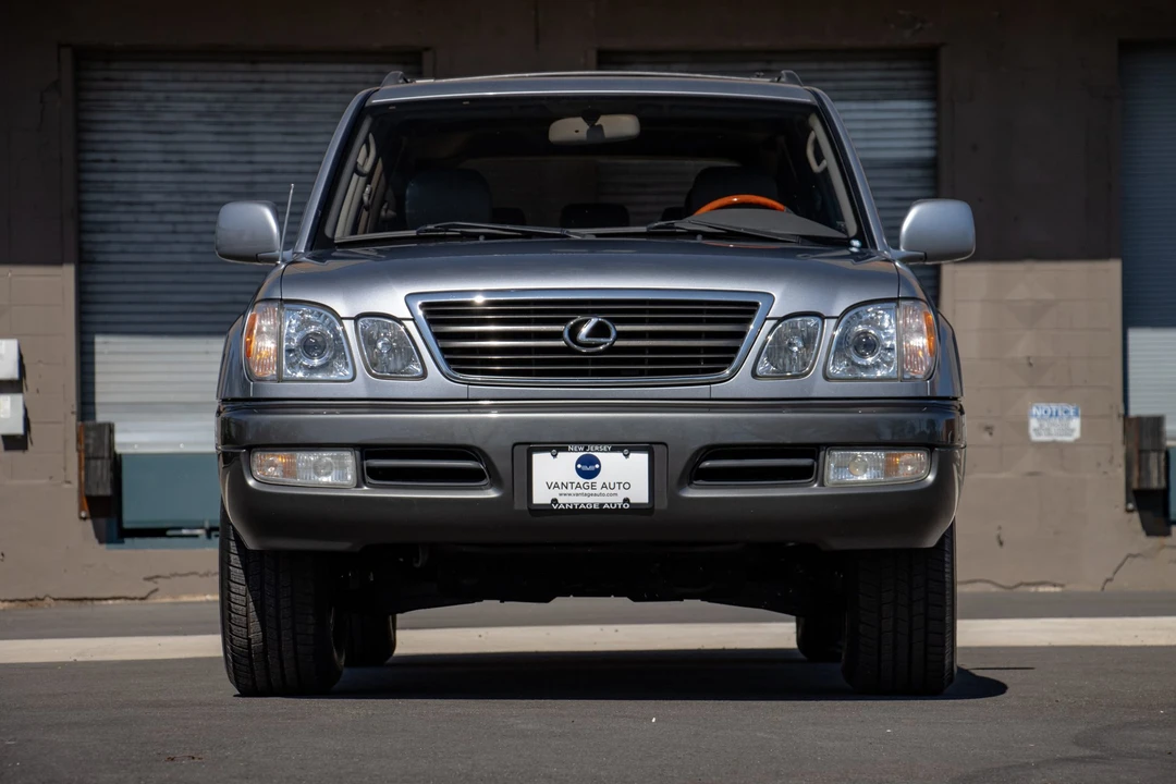 2002 Lexus LX 2nd Gen - Image 14 of 31