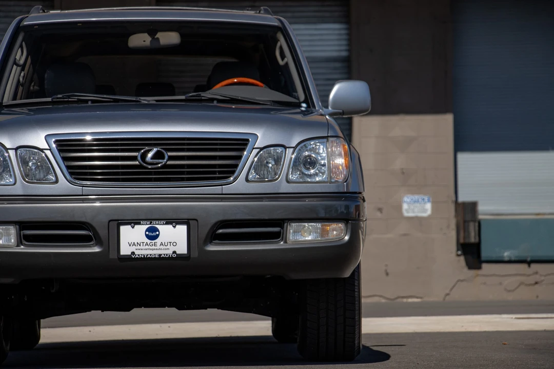 2002 Lexus LX 2nd Gen - Image 27 of 31
