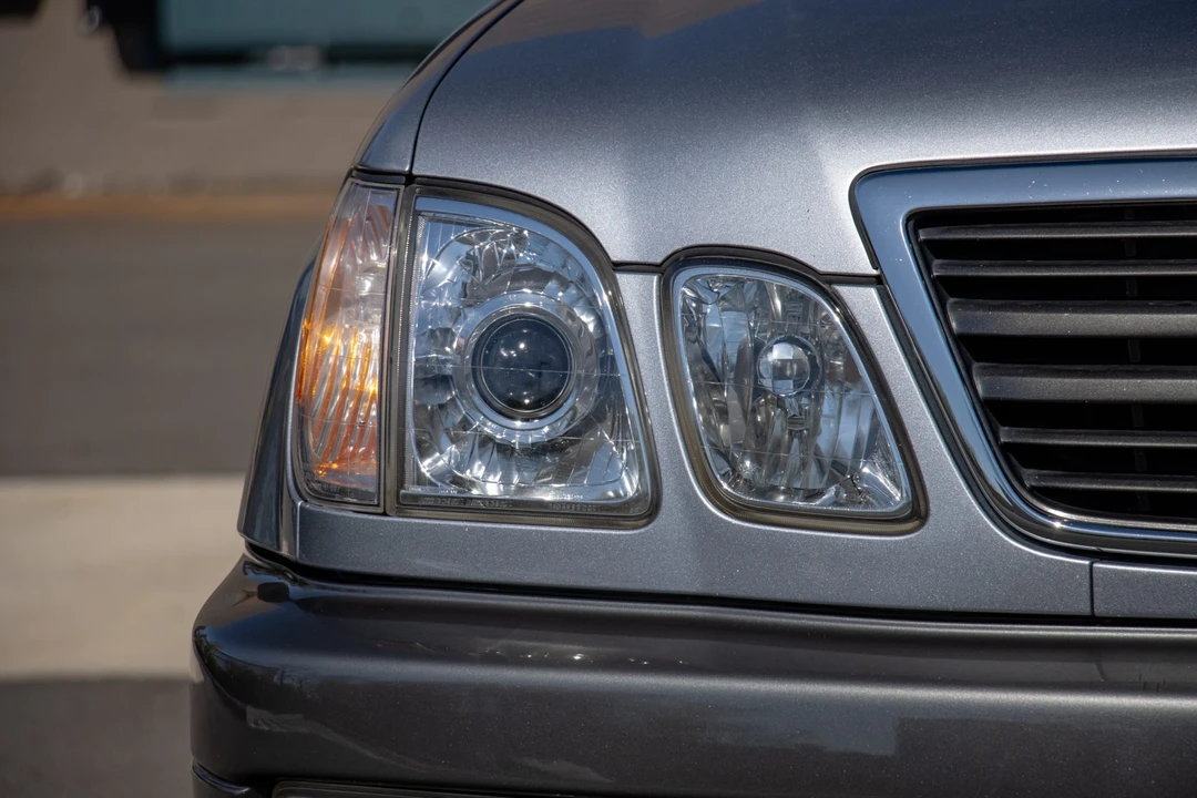 2002 Lexus LX 2nd Gen - Image 29 of 31