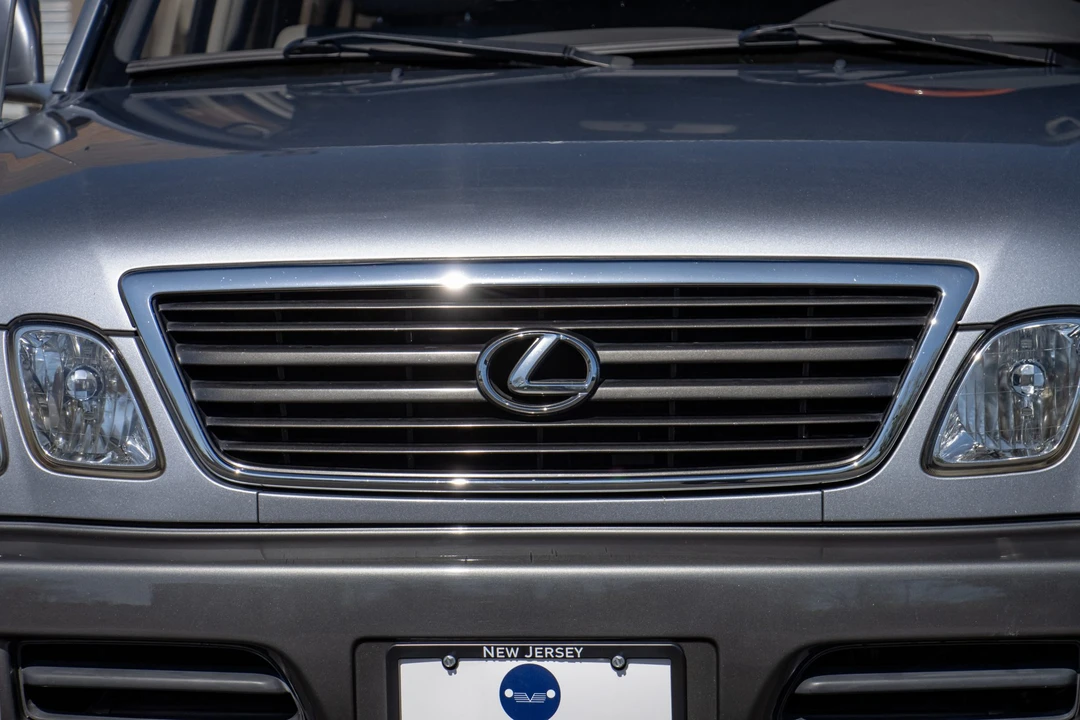 2002 Lexus LX 2nd Gen - Image 28 of 31