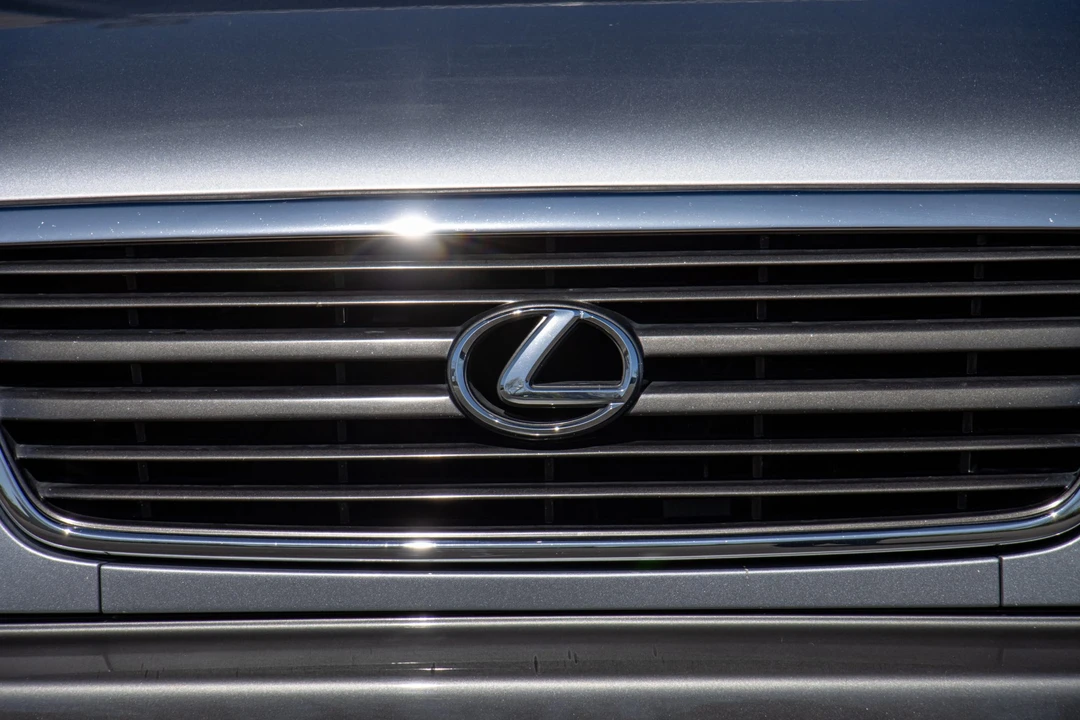 2002 Lexus LX 2nd Gen - Image 30 of 31