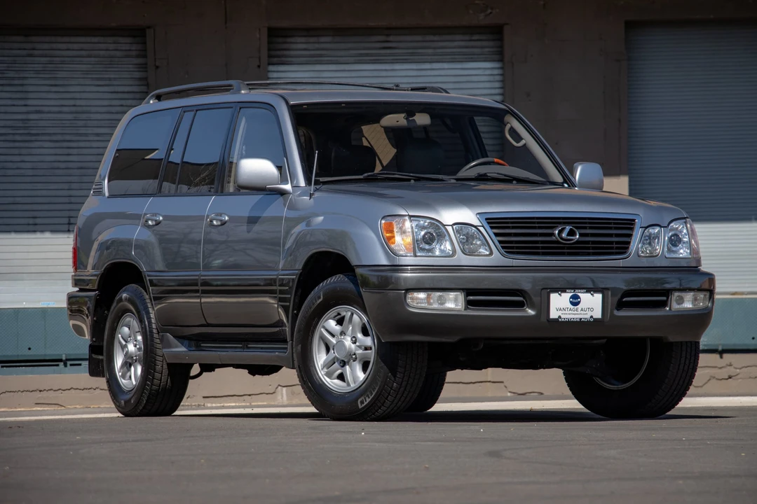2002 Lexus LX 2nd Gen - Image 10 of 31