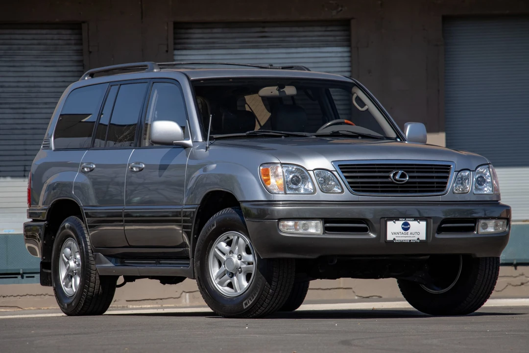 2002 Lexus LX 2nd Gen - Image 9 of 31