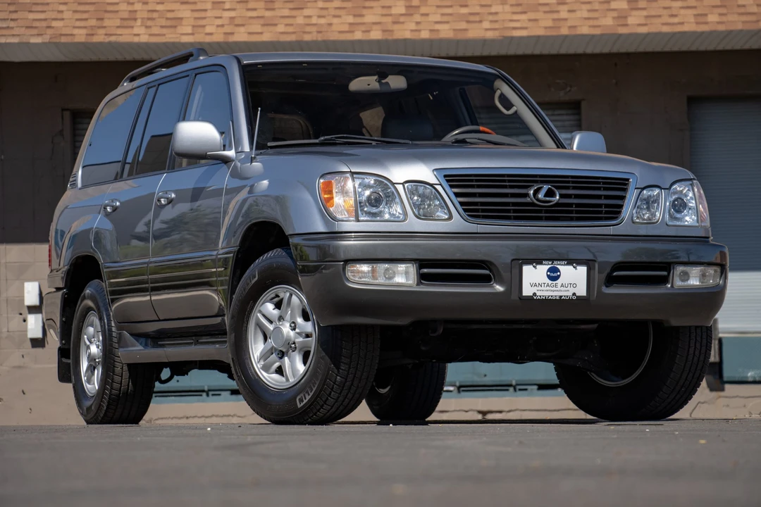 2002 Lexus LX 2nd Gen - Image 8 of 31
