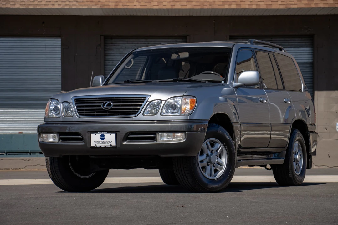 2002 Lexus LX 2nd Gen - Image 2 of 31