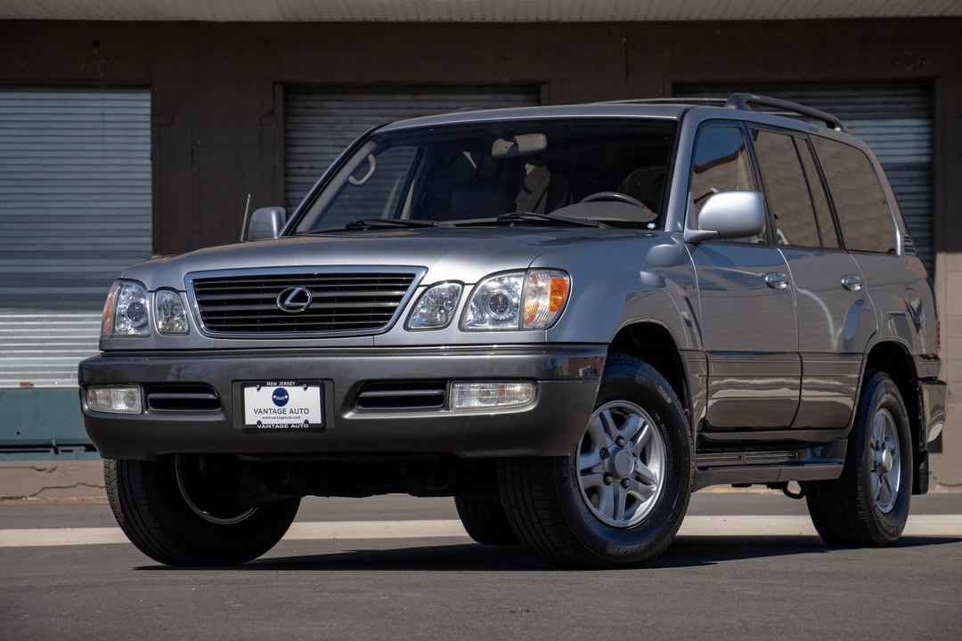 2002 Lexus LX 2nd Gen - Image 3 of 31