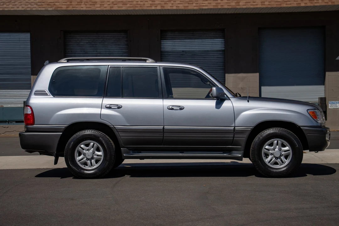 2002 Lexus LX 2nd Gen - Image 7 of 31