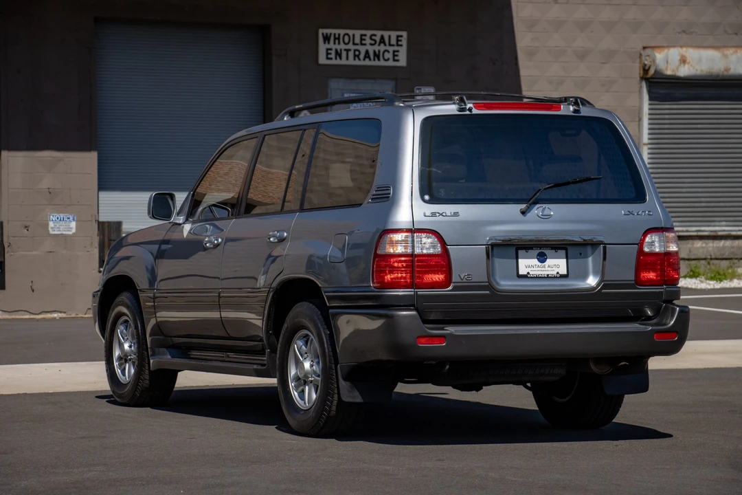 2002 Lexus LX 2nd Gen - Image 5 of 31