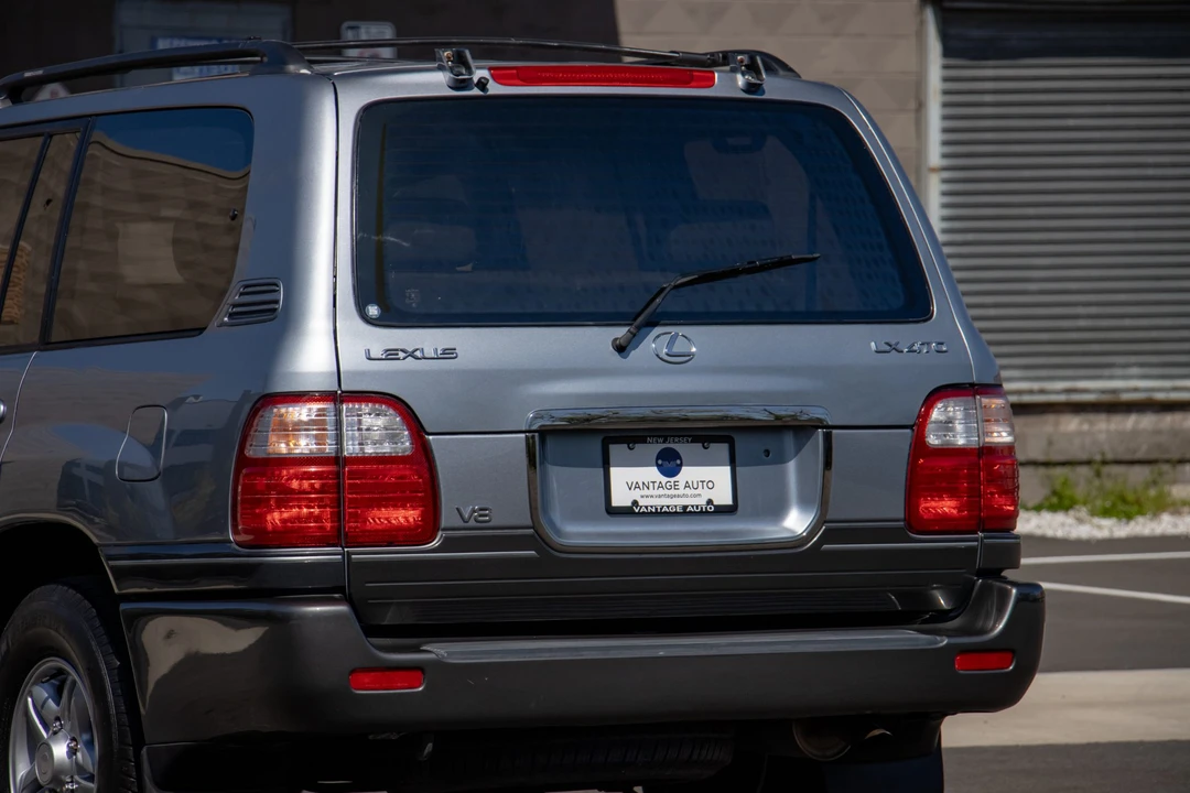 2002 Lexus LX 2nd Gen - Image 22 of 31