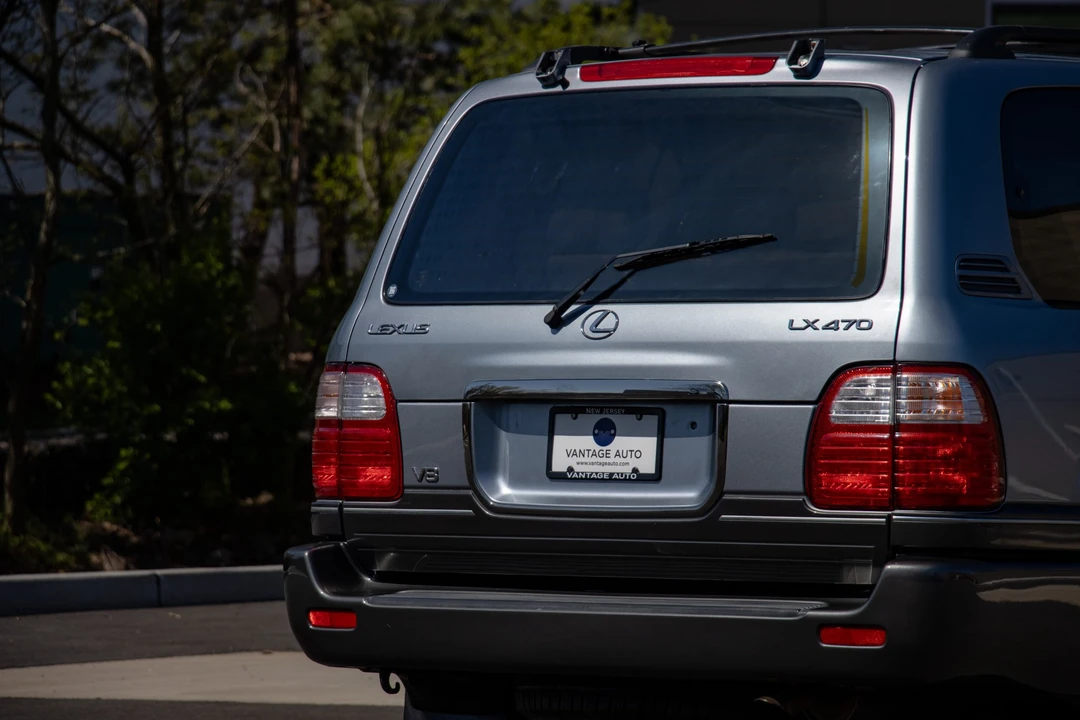 2002 Lexus LX 2nd Gen - Image 23 of 31