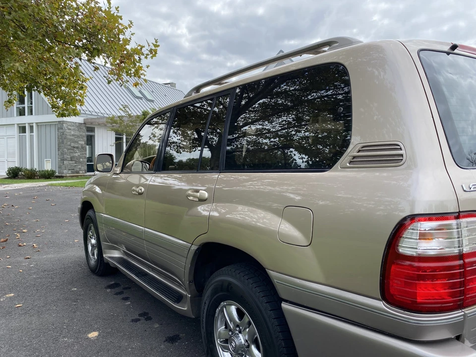 2002 Lexus LX 2nd Gen - Image 30 of 31