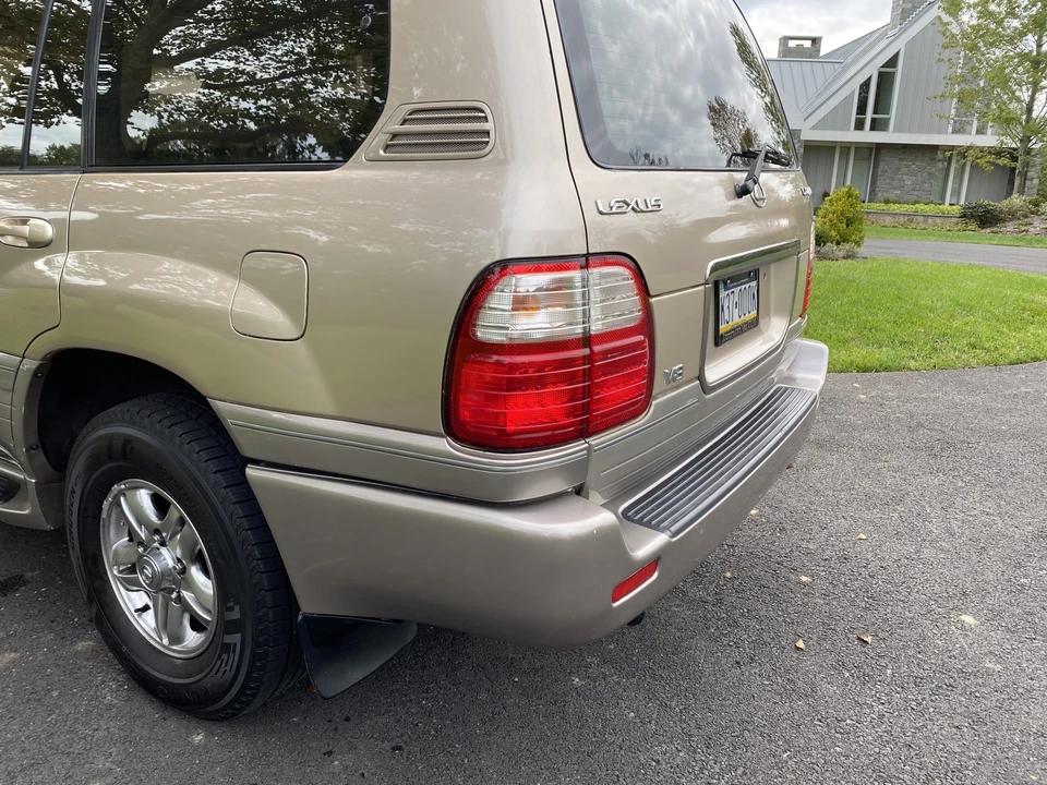 2002 Lexus LX 2nd Gen - Image 29 of 31