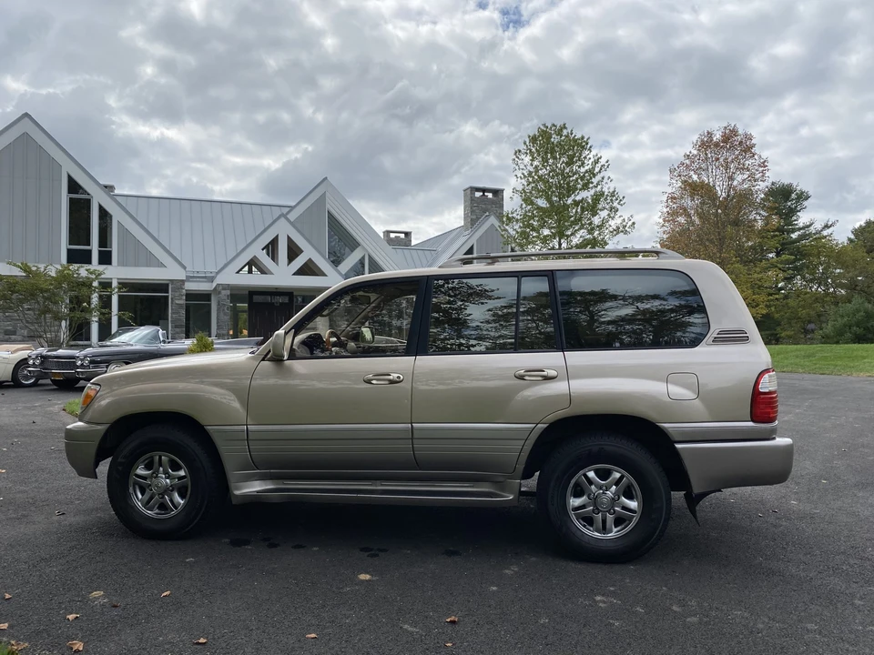2002 Lexus LX 2nd Gen - Image 19 of 31